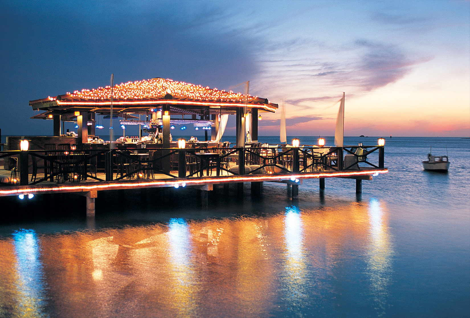 Read more about the article Top 5 Restaurants in Aruba You Need to Try in 2025